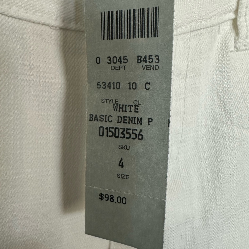 Cache NWT White Jeans with cute back pockets. Size 4 - Picture 6 of 6